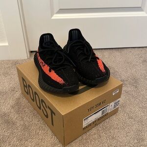 Adidas Yeezy boost 350 V2 size 6 men’s fits size 7 women’s